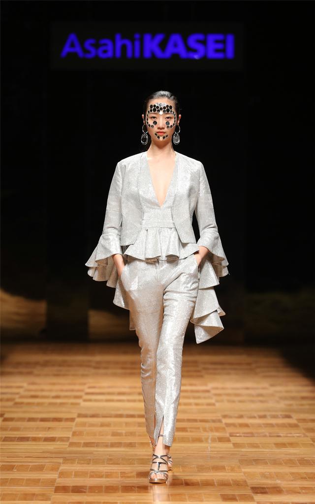 “镜面”风暴 旭化成·中国大奖2016/17作品发布会上演