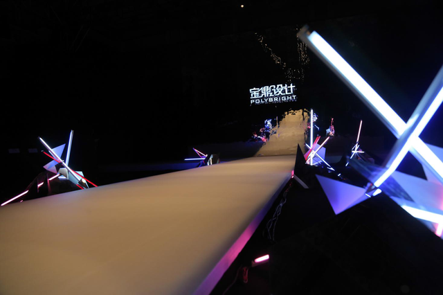 宝鼎设计 2016中国国际时装周 王飞设计专场惊艳亮相