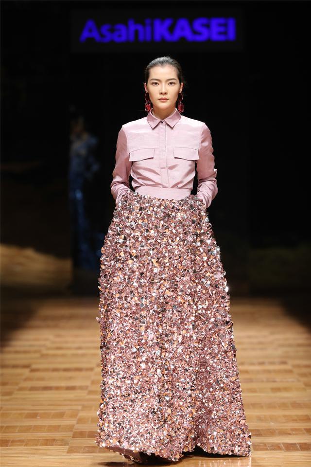 “镜面”风暴 旭化成·中国大奖2016/17作品发布会上演