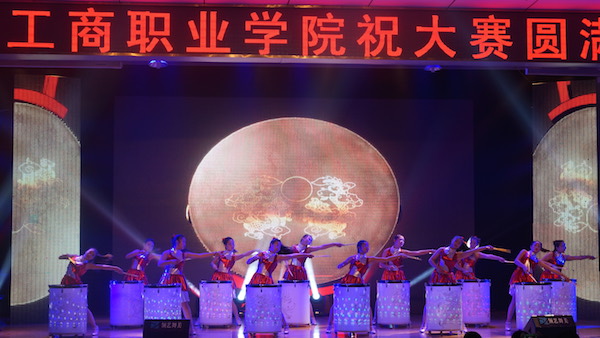 学院文艺汇演现场 (4).JPG