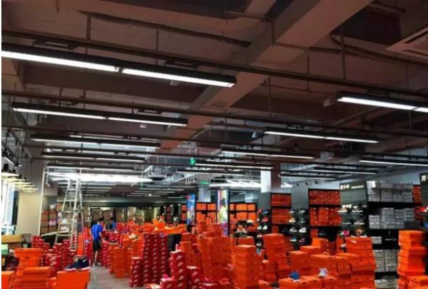 耐克阿迪工厂店开业 国内运动品牌该如何应对