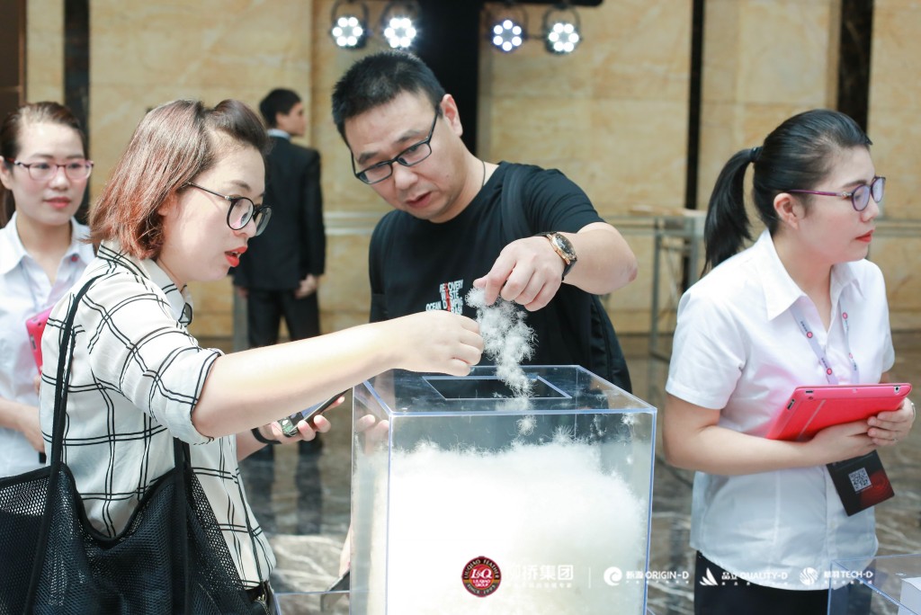 conew_客商观摩2.jpg