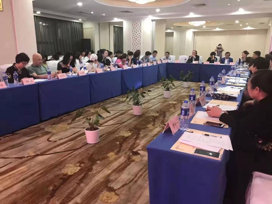 研讨会1.jpg