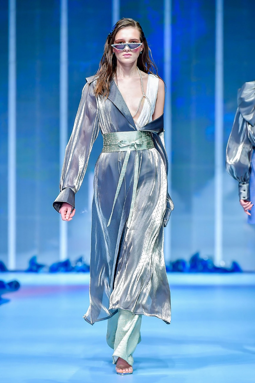 首页 服装 服装圈        在这个特殊的时间节点,中国国际时装周2020