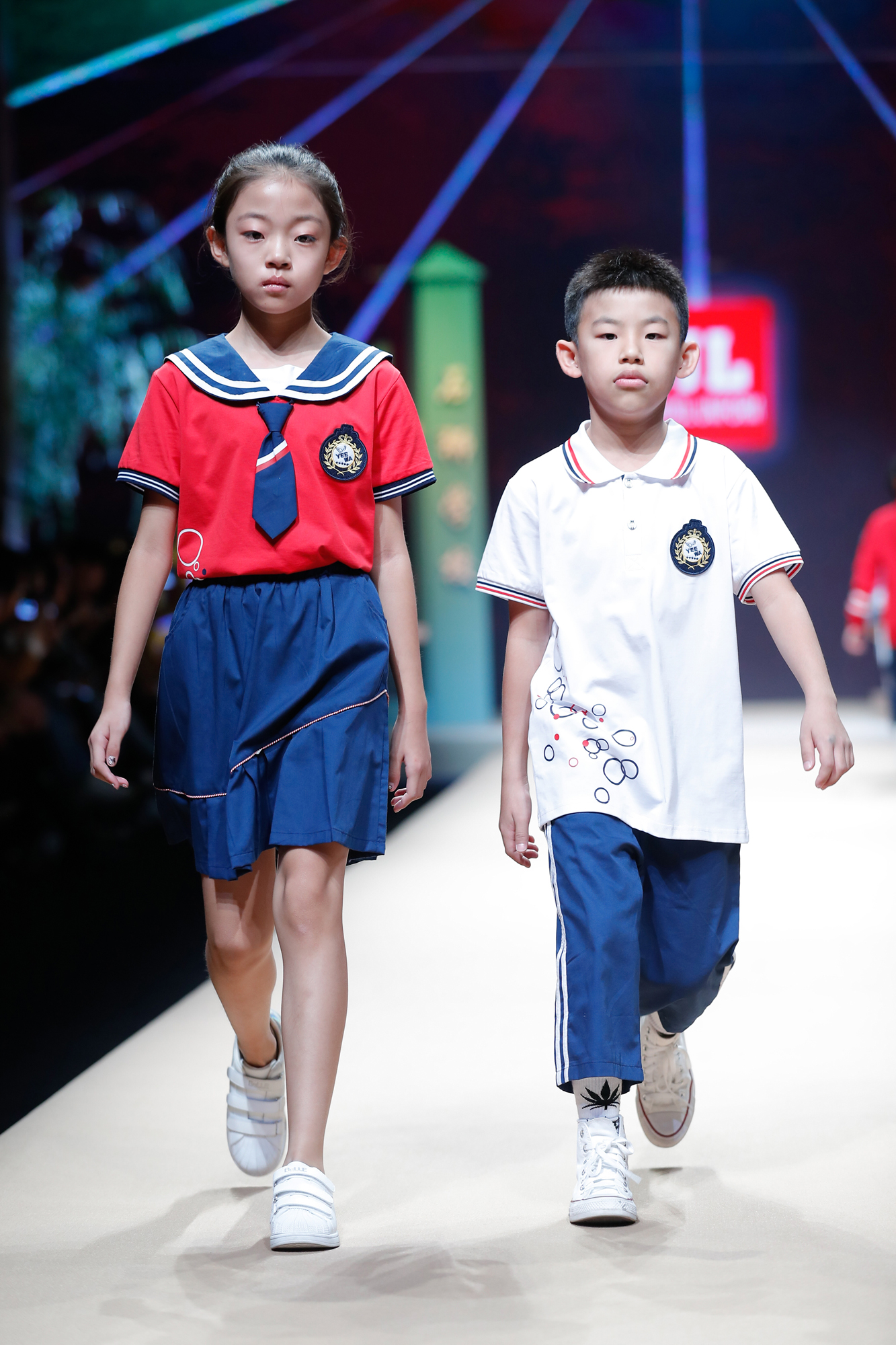 美智中国健康校服2020校服流行趋势发布会亮相中国国际时装周