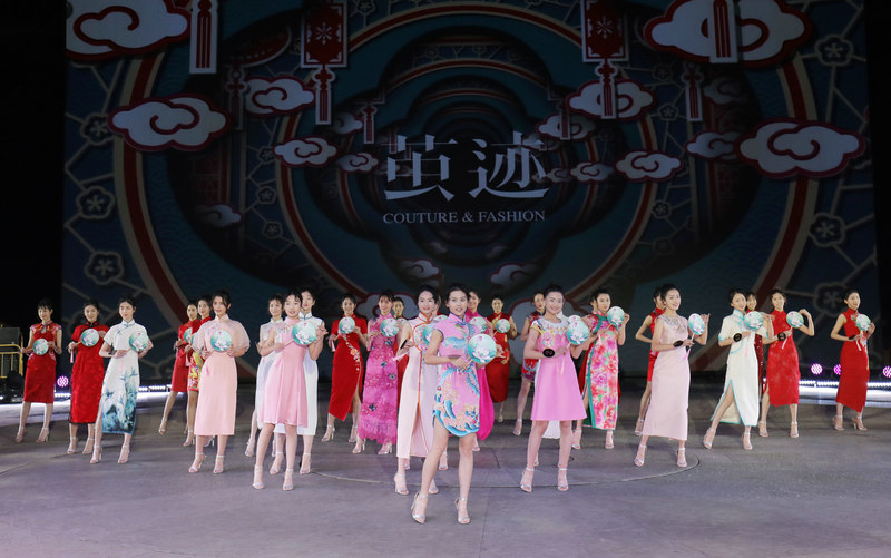 中式礼服走秀环节