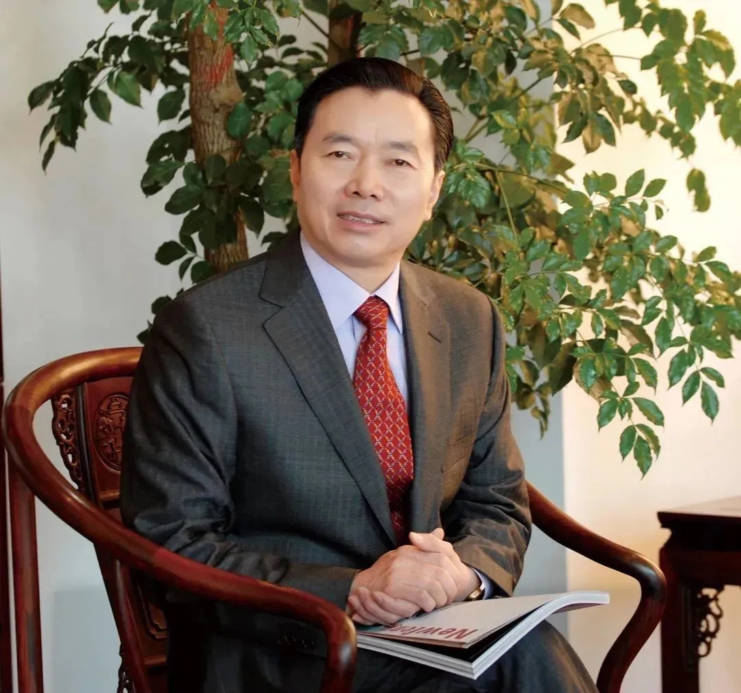 全国劳动模范,新凤鸣集团党委书记,董事长庄奎龙