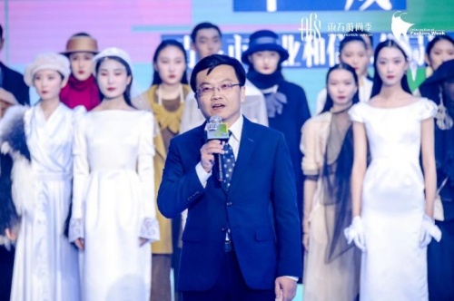 东方时尚季·2021青岛时装周——致敬盛典圆满收官! 东方时尚季·2021青岛时装周——致敬盛典圆满收官!