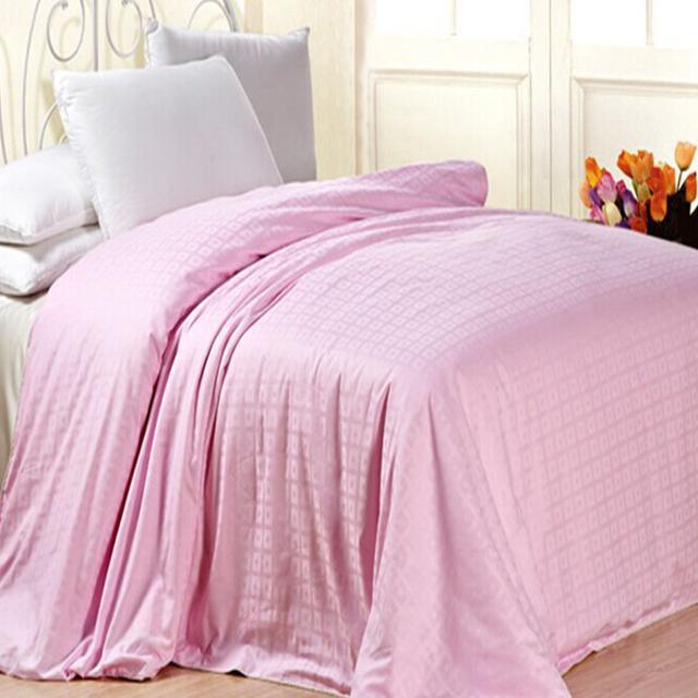 蚕丝被保养4个关键点，延长床品使用寿命