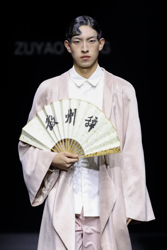 终稿:大平台,大收获,中国国际时装周为产业集群发展注入强劲动力2286.png