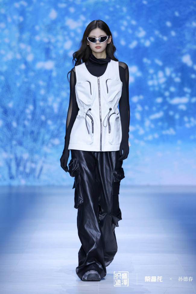 “新纤领航•绿动时尚”|2025第八届中国生态环保面料设计大赛颁奖典礼暨绸都盛泽风尚展演圆满落幕