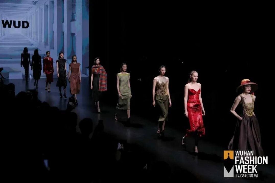 2025武汉时装周惊艳开幕620.png