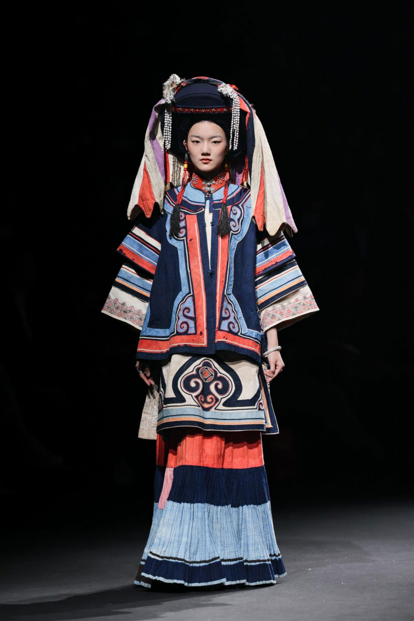 衣迪阿诺×梁燕丨北京服装学院深度赋能凉山彝族创新服饰品牌:当高校学术力量遇上“行走的彝族美学”546.png